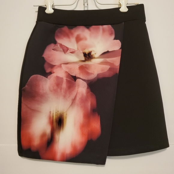 NWT TOPSHOP Wrap Floral Mini Skirt - Picture 1 of 6
